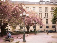 Square Gabriel-Piernè in Paris