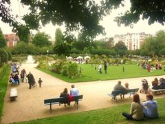 Square Saint-Lambert in Paris