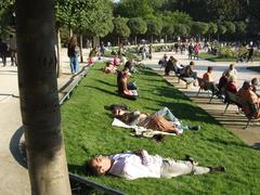 Square Saint-Lambert with greenery and people enjoying late summer