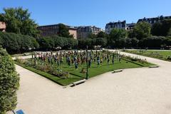 people exercising at Square Saint-Lambert in Paris