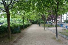 Square Saint-Lambert in Paris