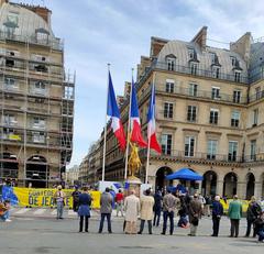 cortège de l'Action Française autour de la Statue de Jeanne d'Arc Place des Pyramides