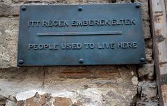 Memorial plaque on the wall of 14 Kazinczy Street in the 7th district