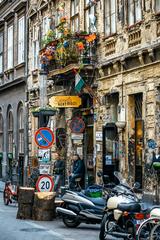 Szimpla Kert ruin pub in Budapest