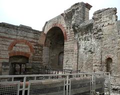 Thermes de Constantin in Arles