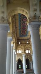 Inner view of Nayakar Mahal with tall huge pillars