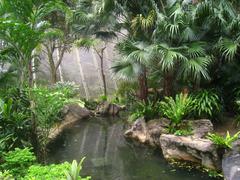 Edward Youde Aviary in Hong Kong Park