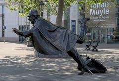 statue Vaartkapoen by Tom Frantzen in Brussels