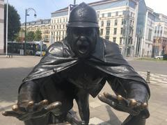 Statue in Molenbeek-Saint-Jean