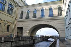 Bridge between Winter Palace and Hermitage in Saint Petersburg