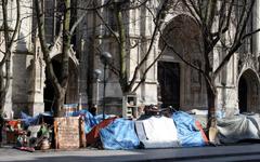 Protest by Enfants de Don Quichotte in Lille