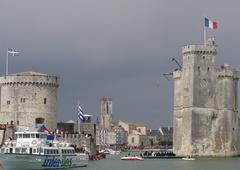 Cliff diving in La Rochelle old harbor