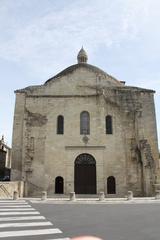 Église Saint-Étienne-de-la-Cité façade in Périgueux, France