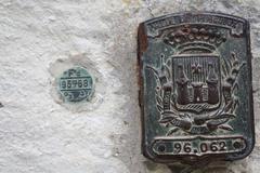 Église Saint-Étienne-de-la-Cité plaques outside and to the left of entrance