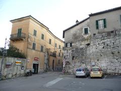 Le mura di Porta S.Pietro