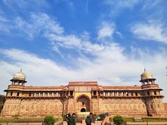 Jahangir Palace and bathtub at Agra Fort