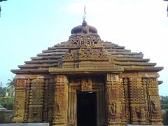 Amazing Mukteswar Temple with its minor shrines