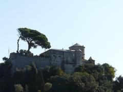 Castello Brown in Portofino, Liguria, Italia under clear blue sky