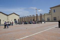 Cortile antistante il museo di Città della Scienza a Napoli