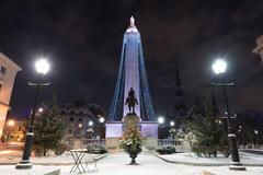 Washington Monument in Baltimore covered in snow