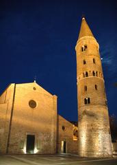 Night view of the Caorle Duomo