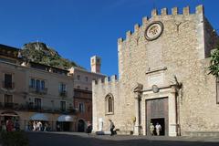 Duomo di Taormina under a clear sky