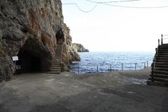 Betonplateau am Eingang zur Grotta dello Smeraldo