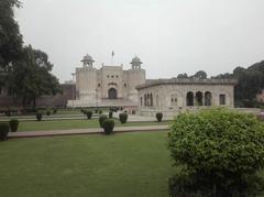 Hazuri Bagh garden and pavilion