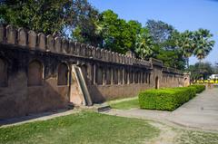 Battlements and water inlet at Khusro Bagh