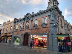 Casa de la 2 Poniente 308 in downtown Puebla with informal street vendors nearby