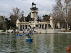 Estanque del Parque de El Retiro in Madrid, Spain