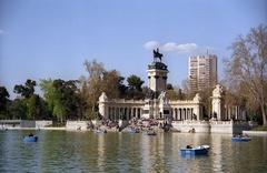 Estanque del Parque de El Buen Retiro in Madrid