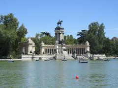 Estanque del Retiro pond and Monument to Alfonso XII in Parque del Buen Retiro, Madrid