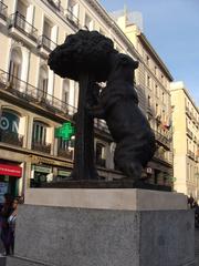 The Bear and the Strawberry Tree statue in Madrid