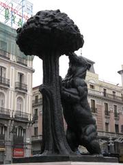 El oso y el madroño statue at Puerta del Sol in Madrid