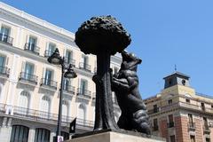 Estatua del Oso y el Madroño in Puerta del Sol, Madrid