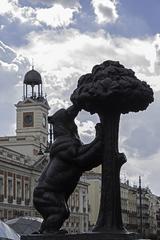 Statue of a bear and madroño tree in Puerta del Sol, Madrid