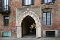 Palazzo Borromeo exterior portal