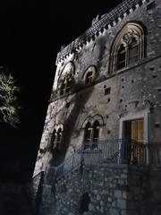 night scene of Palazzo des Spuches in Taormina