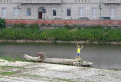 Mannequin in Florence on Santa Rosa Weir during 2014 World Cup