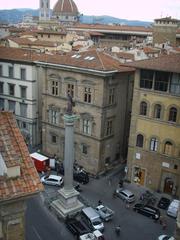 Torre dei Gianfigliazzi in Piazza Santa Trinita with the Column of Justice