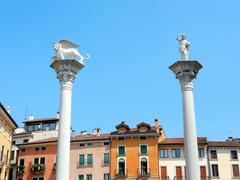 Vicenza Piazza dei Signori Colonna del Leone e Colonna del Redentore