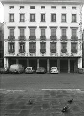 Photograph of the Tadini & Verza branch in Piazza della Frutta, Padova, taken by Paolo Monti in 1982, black and white negative film