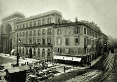 Milano south side of Piazza della Scala with casa Brambilla