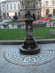 Milan Piazza della Scala fountain