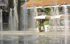 Water splashes in Gae Aulenti, Milan