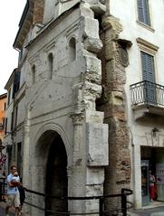 Porta Leoni in Verona