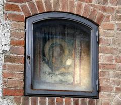 Porta Pispini in Siena with a tabernacle and Madonna