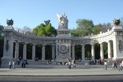 Hemiciclo a Benito Juárez monument