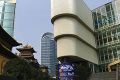 Jing'an Temple in Shanghai under a clear sky